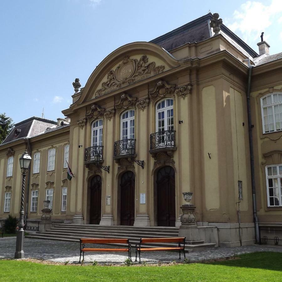 Hotel Tulipanvendeghaz Keszthely Exterior foto